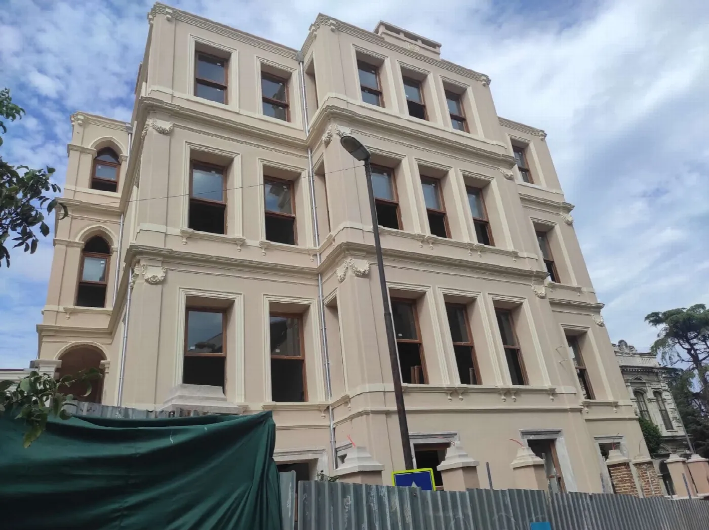 İstanbul Üniversitesi-Cerrahpaşa İdari Bina Restorasyonu radyatör uygulaması 1