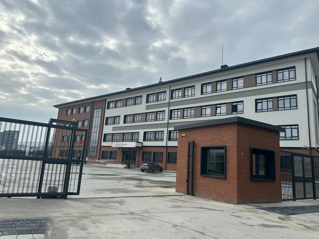Sancaktepe Kız Anadolu İmam Hatip Lisesi Wellini alüminyum radyatör uygulaması